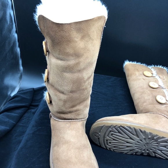 UGG Bailey 3 Button Boot - Picture 9 of 14